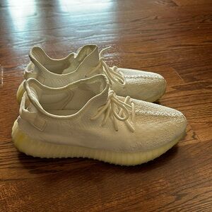 Men’s Yeezy Boost -US 9.5 white.